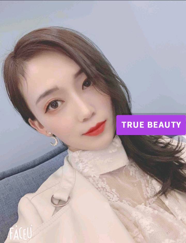 天旺广场对面的简单小妹子